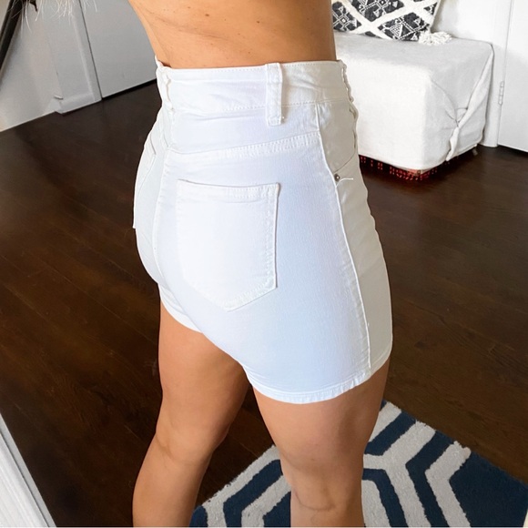 🐚 MISS BON WHITE COTTON HIGH WAIST JEAN SHORTS! - Picture 3 of 12